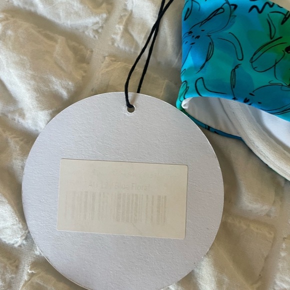 Princess Polly Sadley underwire shine bikini top - Picture 9 of 12